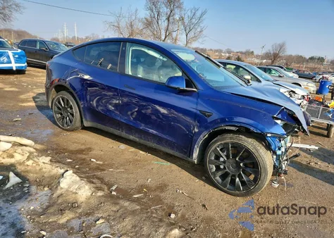2022 Tesla Model Y z USA, uszkodzony, nr VIN 7SAYGDEE3NF481416